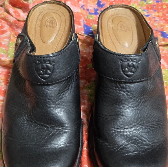 LIKE NEW Ariat Women's Size 7.5B Black Leather Mules - Picture 8 of 11